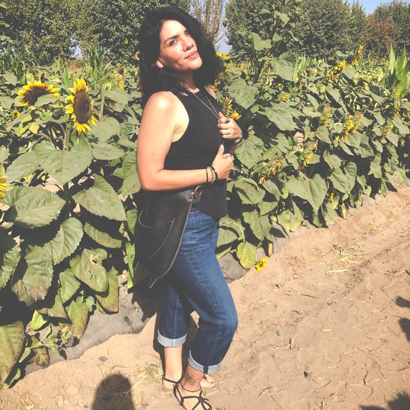 Meet your Posher, Josabeth - Picture 2 of 6